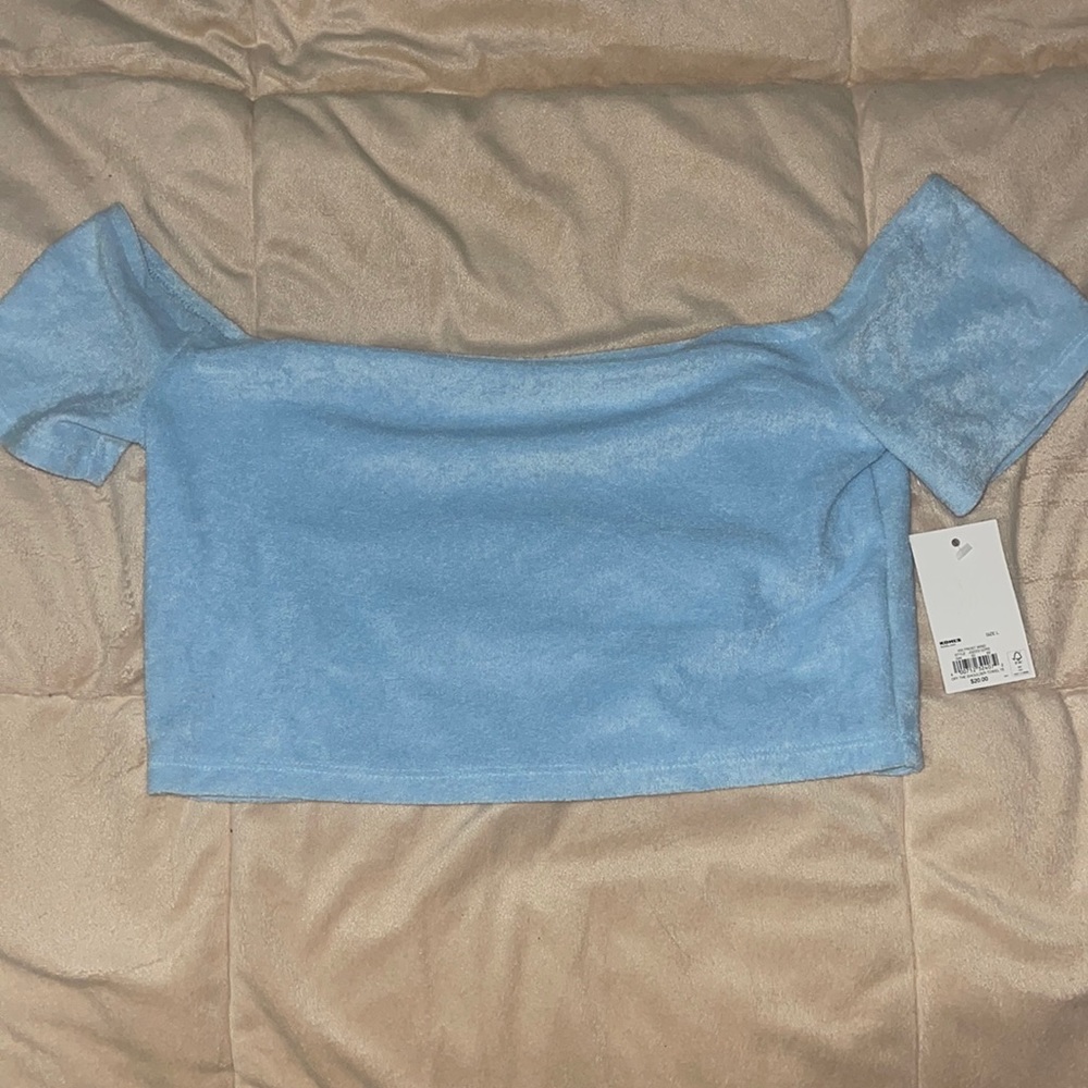 SO cropped off-the-shoulder shirt